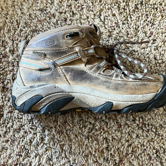 Women’s keen hiker boots size 5.5.  They are used but in good condition. - Picture 3 of 5